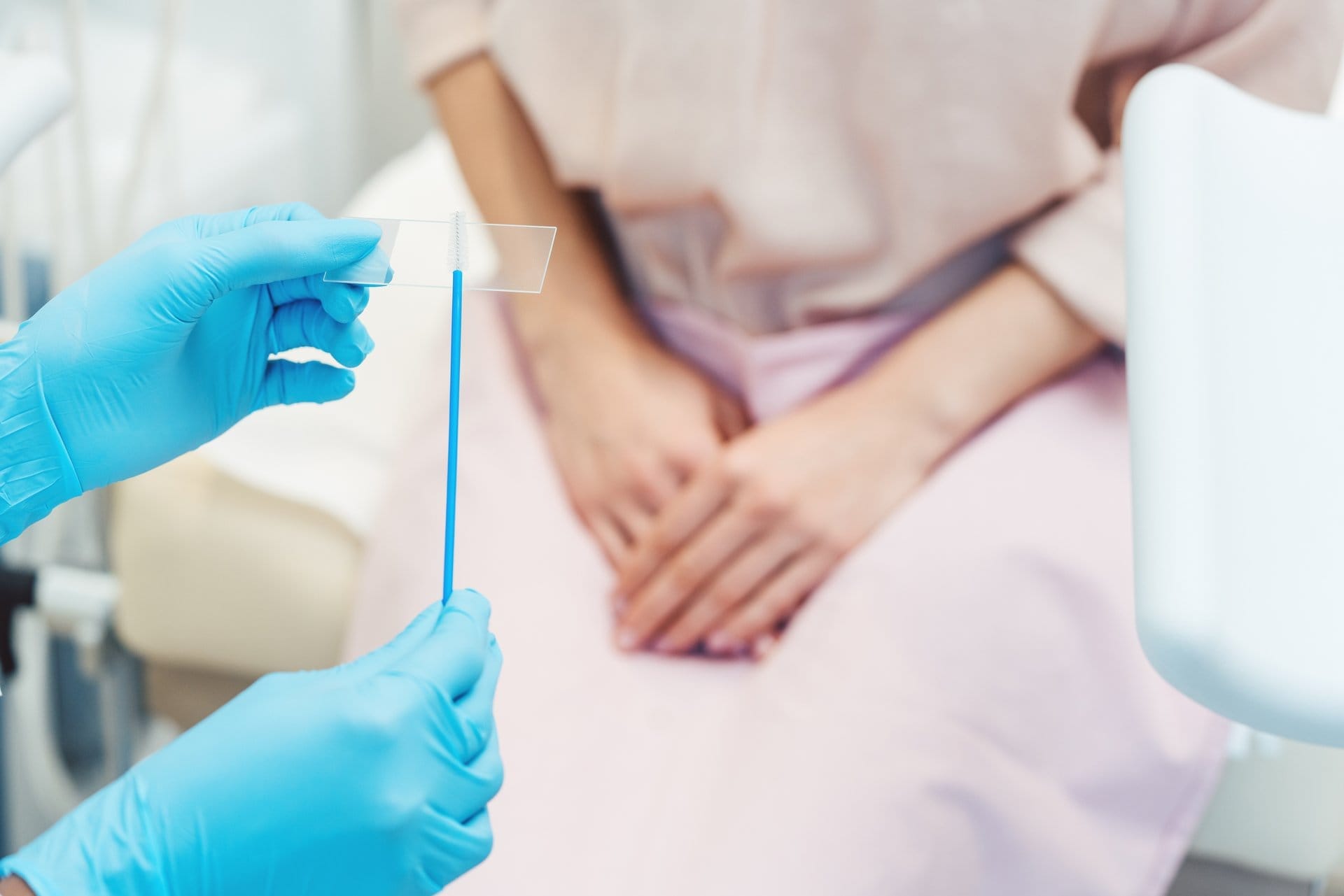 Early Signs of Genital Warts in Women: Symptoms and Treatment